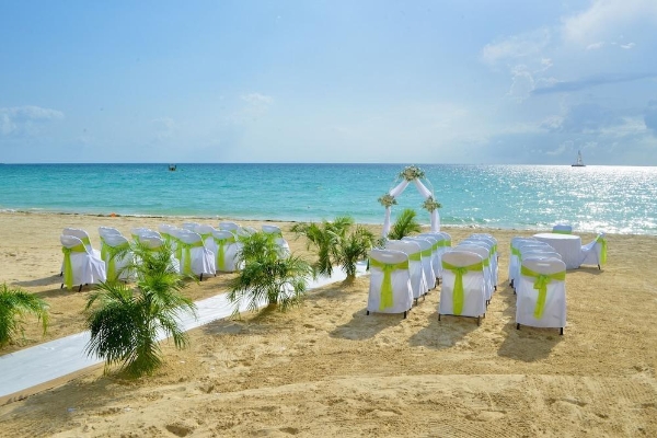 Hotel CocoLaPalm Seaside Resort (Whitehall)